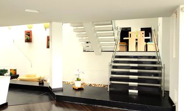 ESPECTACULAR!!!! Excelente Vista y Diseño!!!!! Con Piscina