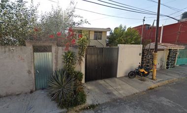 Casa Dúplex en venta Tomas Newcomb 235 PROPIEDAD ADJUDICADA