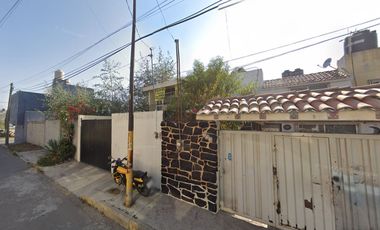 Casa Dúplex en venta Tomas Newcomb 235 PROPIEDAD ADJUDICADA