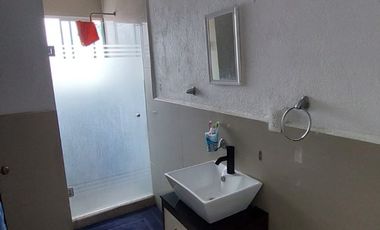 VENDO CASA AMPLIA DE 3 RECAMARAS, A 3 MIN DE LA LOPEZ PORTILLO