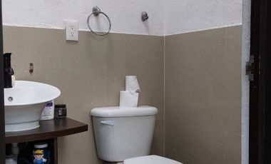 VENDO CASA AMPLIA DE 3 RECAMARAS, A 3 MIN DE LA LOPEZ PORTILLO