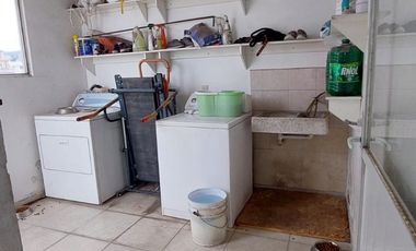 VENDO CASA AMPLIA DE 3 RECAMARAS, A 3 MIN DE LA LOPEZ PORTILLO