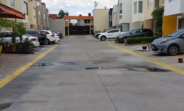 VENDO CASA AMPLIA DE 3 RECAMARAS, A 3 MIN DE LA LOPEZ PORTILLO