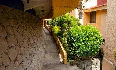 Casa en venta en Paseos del Bosque, dentro de fraccionamiento con jardín