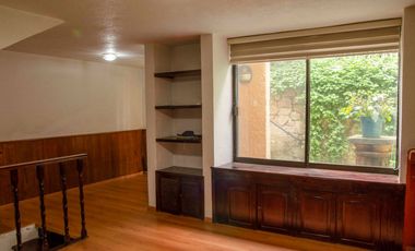 Casa en venta en Paseos del Bosque, dentro de fraccionamiento con jardín