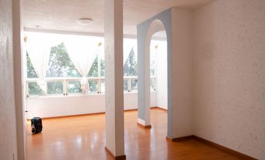 Casa en venta en Paseos del Bosque, dentro de fraccionamiento con jardín