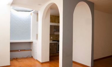 Casa en venta en Paseos del Bosque, dentro de fraccionamiento con jardín