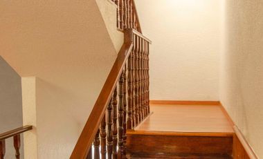 Casa en venta en Paseos del Bosque, dentro de fraccionamiento con jardín