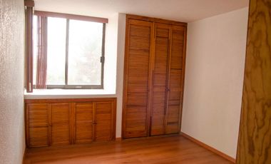 Casa en venta en Paseos del Bosque, dentro de fraccionamiento con jardín