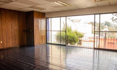 Casa en venta en Paseos del Bosque, dentro de fraccionamiento con jardín