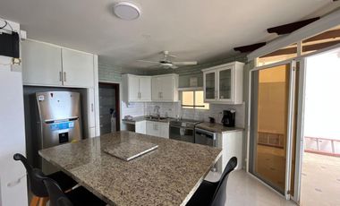 casa de venta frente al mar en manta zona sur