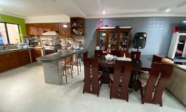 VENTA DE AMPLIA CASA EN RICAURTE