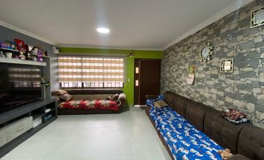 VENTA DE AMPLIA CASA EN RICAURTE