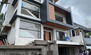 4 Bedrooms House and Lot with Staff Room in Highland Pointe Rizal WITH LAKE VIEW