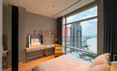 Ultra-Luxurious 4-Bedrooms, 4-Bathrooms Riverfront Residence at Four Seasons Private Residences Bangkok