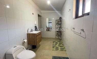 Leon Propiedades vende casa en condominio Los Bosques de Miraflores, Curacaví