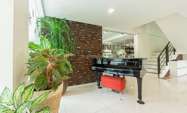 3BR House and Lot For Sale - Merville Park Parañaque