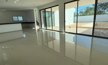 Casa en venta de una o dos plantas lista con alberca lista entrega inmediata al Norte de Mérida