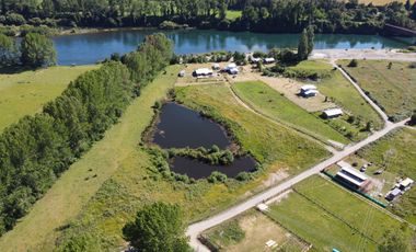 Parcela con laguna y acceso al Río Calle Calle