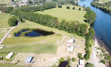 Parcela con laguna y acceso al Río Calle Calle