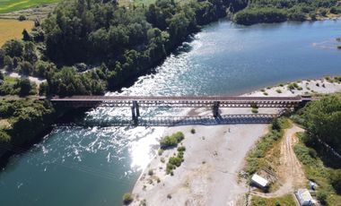 Parcela con laguna y acceso al Río Calle Calle