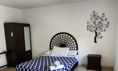 SE ALQUILAN HABITACIONES POR NOCHE DE ACOMODACION DE PAREJA Y MULTIPLE, EXCELNTE UBICACION