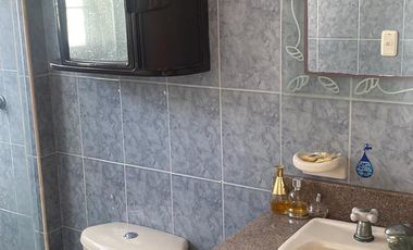 SE ALQUILAN HABITACIONES POR NOCHE DE ACOMODACION DE PAREJA Y MULTIPLE, EXCELNTE UBICACION
