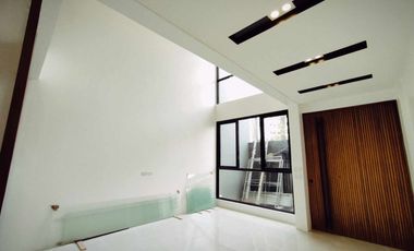 FOR SALE MAJESTIC DESIGN 3 STOREY HOUSE IN BETTER LIVING