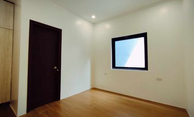 FOR SALE MAJESTIC DESIGN 3 STOREY HOUSE IN BETTER LIVING
