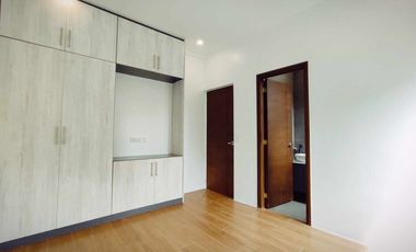 FOR SALE MAJESTIC DESIGN 3 STOREY HOUSE IN BETTER LIVING