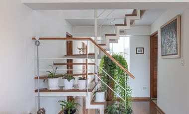 DUPLEX 241 M2 FRENTE A PARQUE, 4 DORM, 3.5 BAÑ, 2 ESTAC $ 330,000