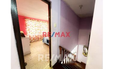 Se Vende Casa De 4 Pisos En Esquina A Una Cuadra De La Estación Atocongo En Sjm