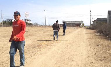**Lote de 500 metros a pocos pasos de la Entrada 7 Punta Blanca Ecuador**