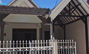 Rumah 2 Lantai Bunder Asri Kebomas Gresik