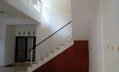 Rumah Mewah 2 Lantai GKB Manyar Gresik