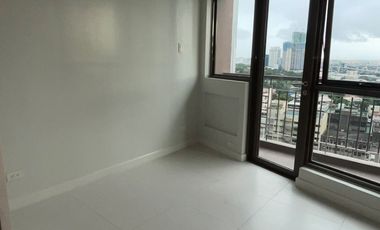 For Sale: 1BR Unit with Balcony at KL Tower, Legaspi Village, Makati, P10.5M