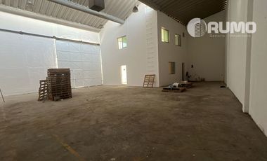 RENTA DE BODEGA CON OFICINAS