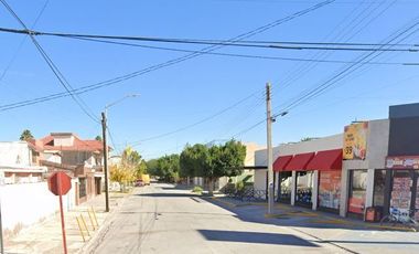 Hermosa y amplia casa en remate en Torreón Jardín, Torreón, Coahuila!