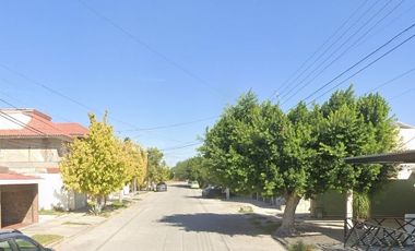 Hermosa y amplia casa en remate en Torreón Jardín, Torreón, Coahuila!