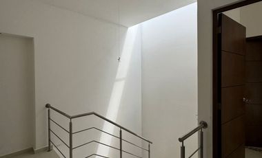Hermosa Casa en Venta zona Burgos