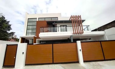 Modern 2Storey Single Detached with Swimming Pool House and Lot in BF Homes Paranaque