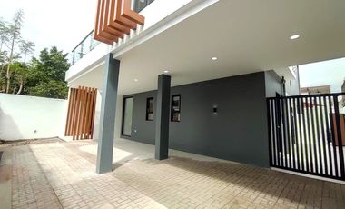 Modern 2Storey Single Detached with Swimming Pool House and Lot in BF Homes Paranaque