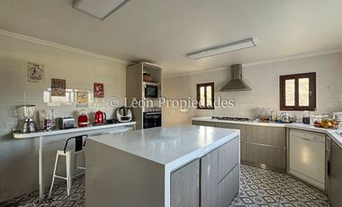 Leon Propiedades vende casa en condominio El encanto, Curacaví.