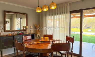 Leon Propiedades vende casa en condominio El encanto, Curacaví.