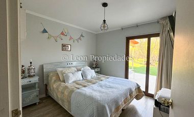 Leon Propiedades vende casa en condominio El encanto, Curacaví.