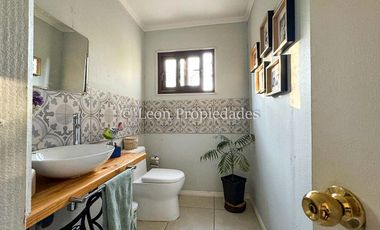 Leon Propiedades vende casa en condominio El encanto, Curacaví.