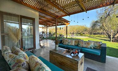 Leon Propiedades vende casa en condominio El encanto, Curacaví.