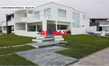 Venta Casa De Playa Con Piscina Más Dos Departamentos Independientes Con 3 Cocheras