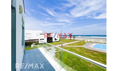 Venta Casa De Playa Con Piscina Más Dos Departamentos Independientes Con 3 Cocheras