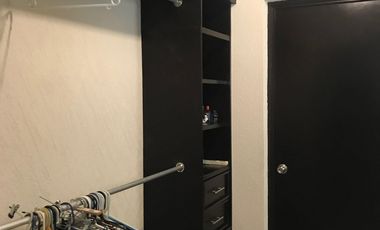 Rento Amplio Departamento Amueblado y Climatizado de 2 Recamaras, 1 estudio, 2 baños, cochera